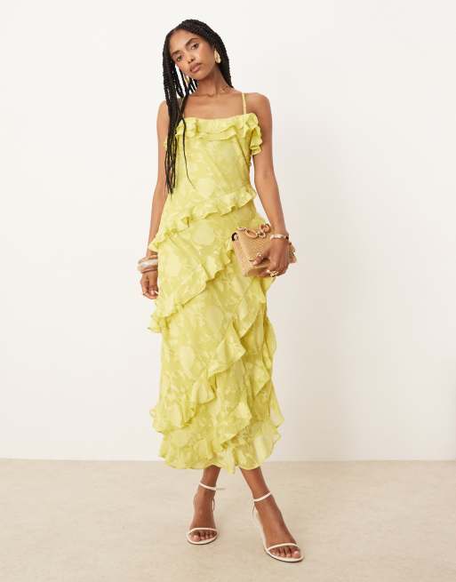 Vestido semilargo amarillo verdoso con volantes cruzados en la parte delantera de Pretty Lavish