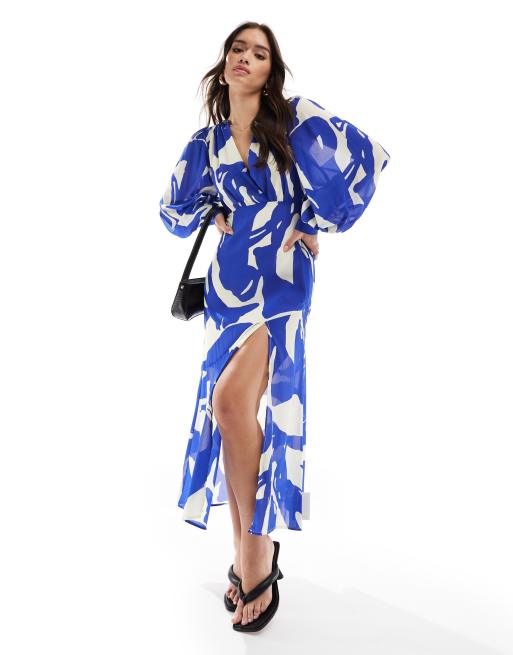 Vestido semilargo azul cobalto con mangas globo y espalda abierta de Pretty Lavish