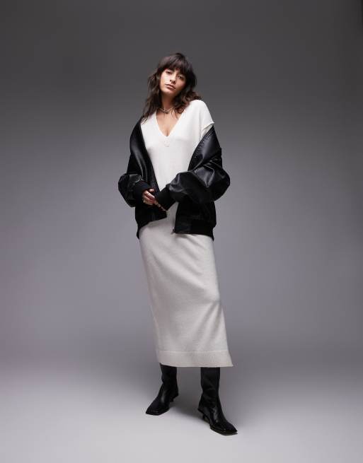 Vestido semilargo blanco hueso extragrande con aberturas laterales de punto de ARKET