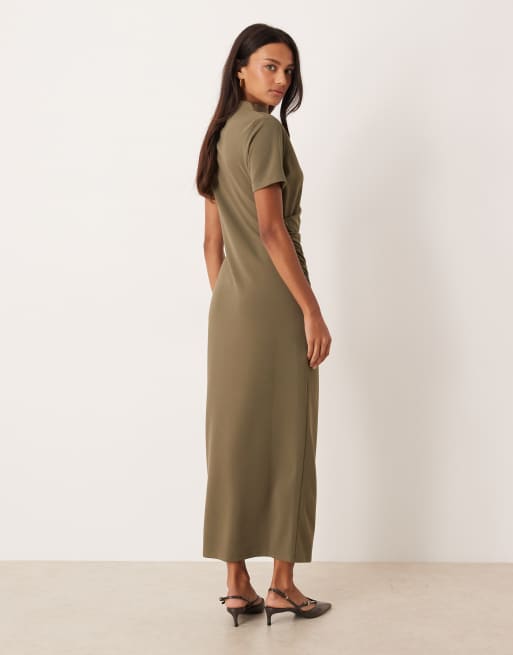 Vestido semilargo caqui con cuello alto y diseño drapeado y plisado de ASOS DESIGN, 4 de 4