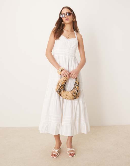 Vestido semilargo color crema escalonado de Forever New
