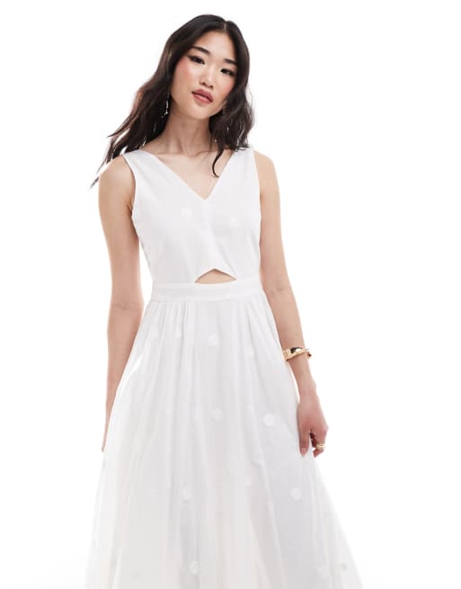 Vestido semilargo color marfil con abertura de Closet London