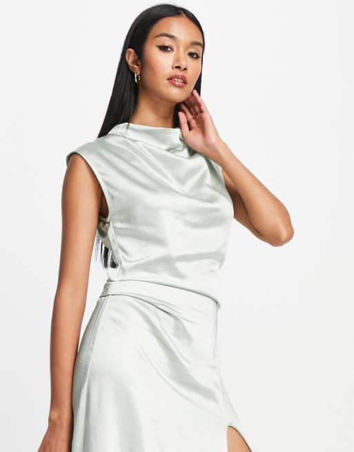 Vestido semilargo color salvia drapeado de satén de Pretty Lavish, 2 de 4