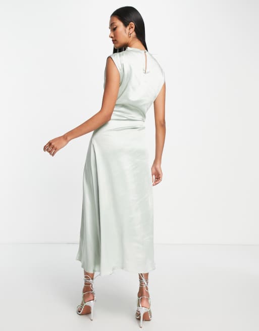 Vestido semilargo color salvia drapeado de satén de Pretty Lavish, 3 de 4