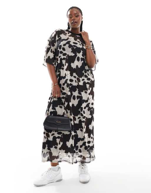 Vestido semilargo estilo camiseta con estampado de vaca de malla de ASOS DESIGN Curve, 2 de 4