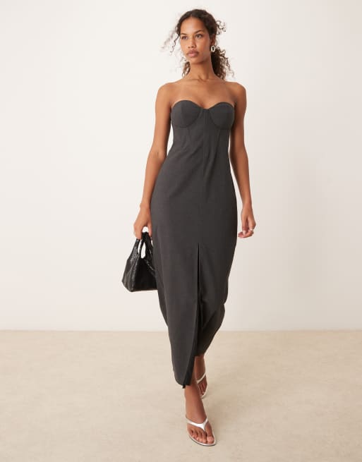 Vestido semilargo gris carbón con detalle tipo corsé, escote palabra de honor y abertura delantera de ASOS DESIGN