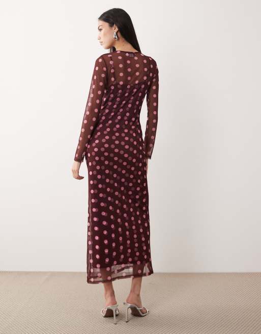 Vestido semilargo marrón chocolate con estampado de lunares de malla de Never Fully Dressed, 2 de 4