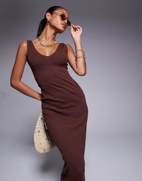 Vestido semilargo marrón chocolate sin mangas con cuello de pico de canalé de ASOS DESIGN - view 1