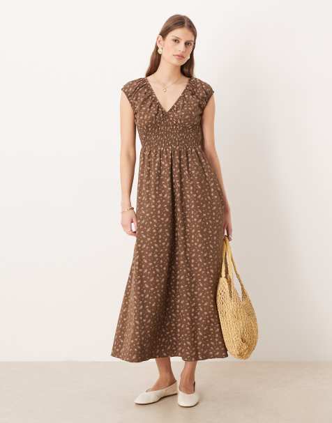 Vestido semilargo marrón con estampado floral y cintura fruncida de Glamorous - view 1