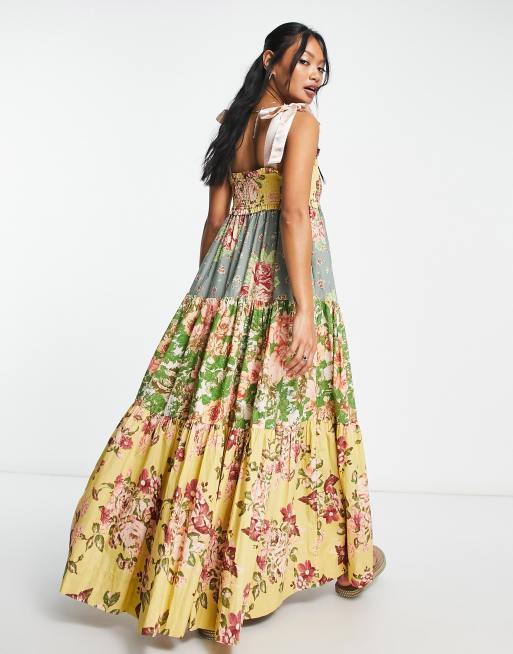 Vestido semilargo multicolor con diseño escalonado, estampado floral y detalle de lazos rosas de cretona de Free People