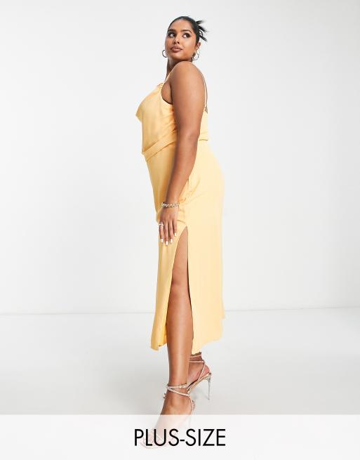 Vestido semilargo naranja mate fruncido con abertura hasta el muslo Keisha de Pretty Lavish Curve