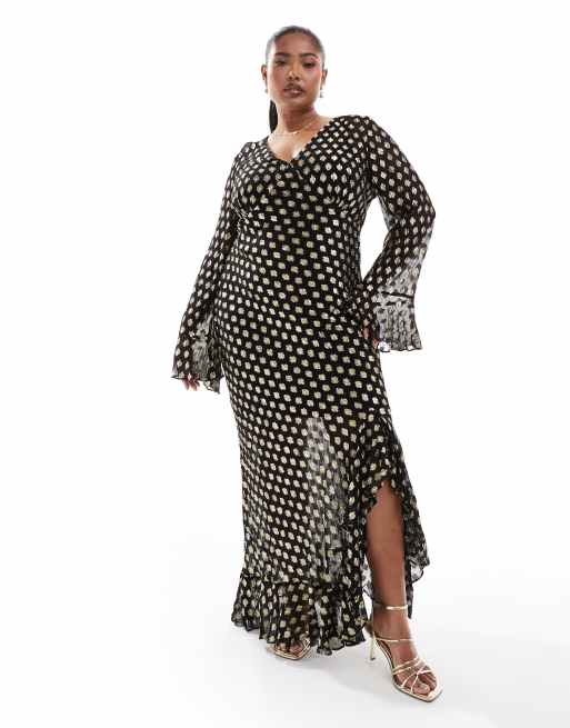 Vestido semilargo negro con detalles brillantes y volantes de Never Fully Dressed Plus