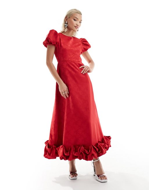 Vestido semilargo rojo con diseño de lazos grabados, mangas abullonadas y bajo de volantes de sister jane