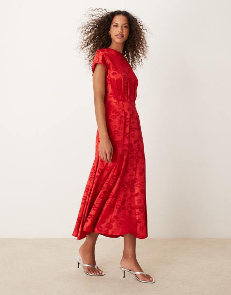Vestido semilargo rojo con diseño en relieve de satén de Never Fully Dressed - view 1