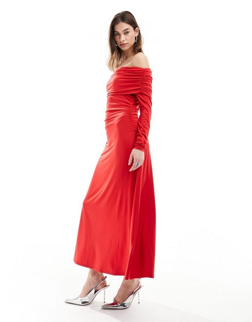 Vestido semilargo rojo de manga larga con escote Bardot de Monki
