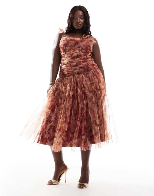 Vestido semilargo rosa estampado con lazos en los hombros y cintura baja de Lace & Beads Plus