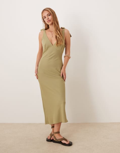 Vestido semilargo verde oliva con lazo en los hombros de crepé Piper de Pretty Lavish - view 1