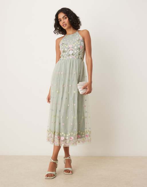 Vestido semilargo verde salvia con cuello halter y bordado floral de Maya, 2 de 4