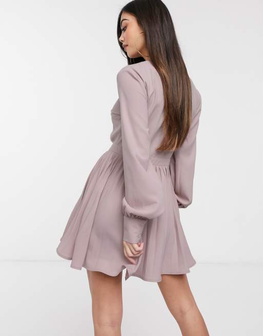 Vestido skater con diseño plisado en rosa de Missguided Petite, 2 de 4