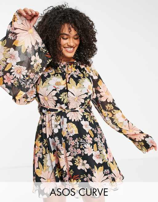 Vestido skater corto con cinturón, abertura en forma de lágrima en la parte delantera y estampado floral retro de ASOS DESIGN Curve