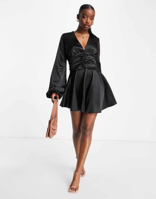 Vestido skater corto negro de satén de John Zack 