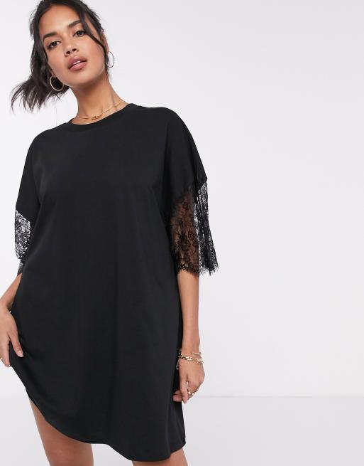 Vestido tipo camiseta extragrande con manga de encaje en negro de ASOS DESIGN