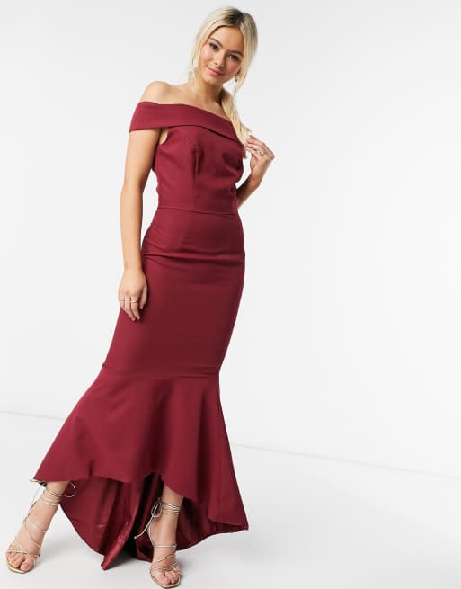 Vestido tipo sirena con escote Bardot en color vino de Chi London | ASOS