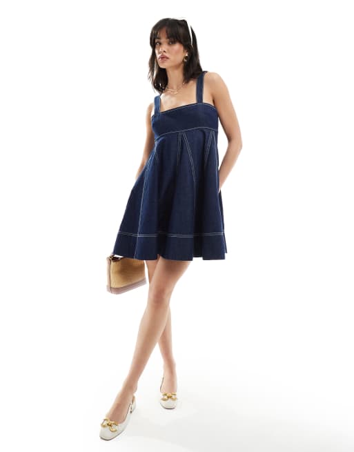 Vestido vaquero azul añil estilo babydoll de Miss Selfridge