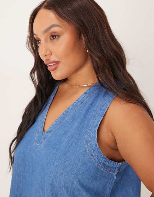 Vestido vaquero azul medio de corte recto con cuello de pico de ASOS DESIGN Curve, 4 de 4