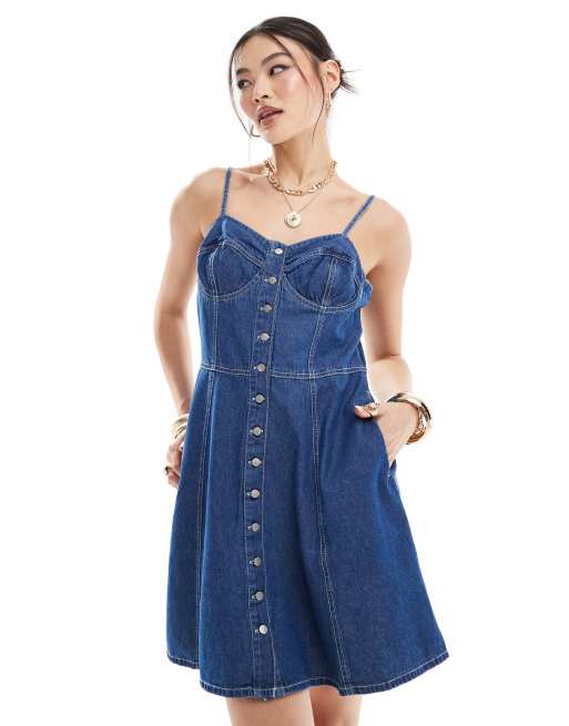 Vestido vaquero corto abotonado con lavado azul oscuro de River Island, 4 de 4