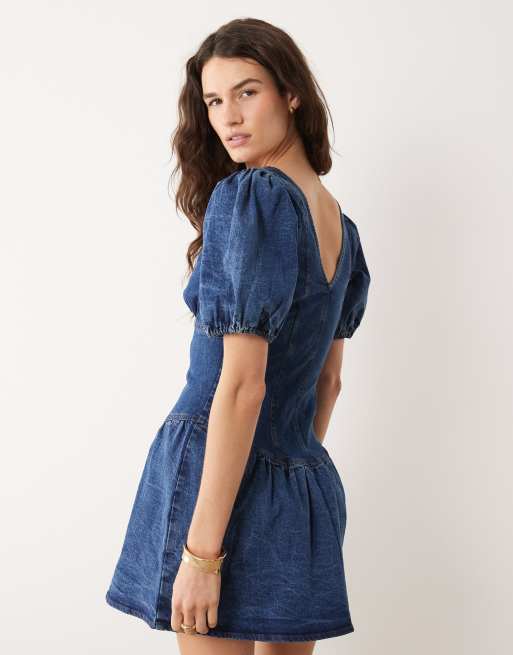 Vestido vaquero corto azul añil con mangas abullonadas de Miss Selfridge, 3 de 4