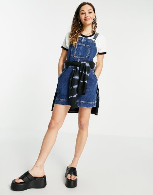 Vestido vaquero corto azul medio estilo carpintero de Topshop, 4 de 4