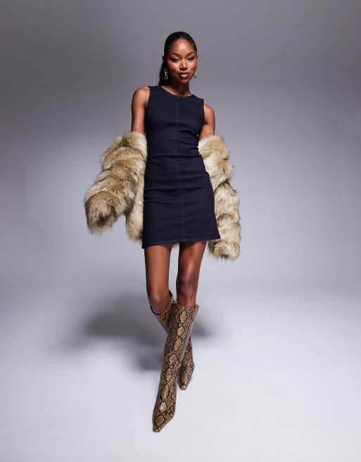Vestido vaquero corto azul medio sin mangas con detalle de costuras de ASOS DESIGN