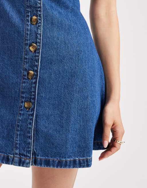 Vestido vaquero corto azul medio sin mangas de corte evasé de ASOS DESIGN, 4 de 4