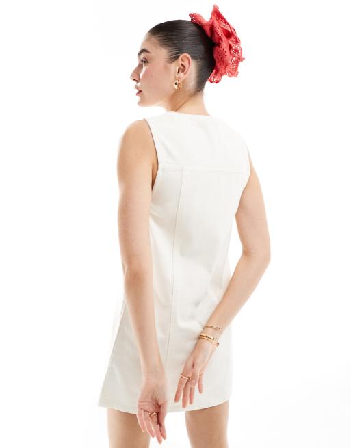 Vestido vaquero corto color crudo estilo chaleco con botones de ASOS DESIGN, 2 de 4