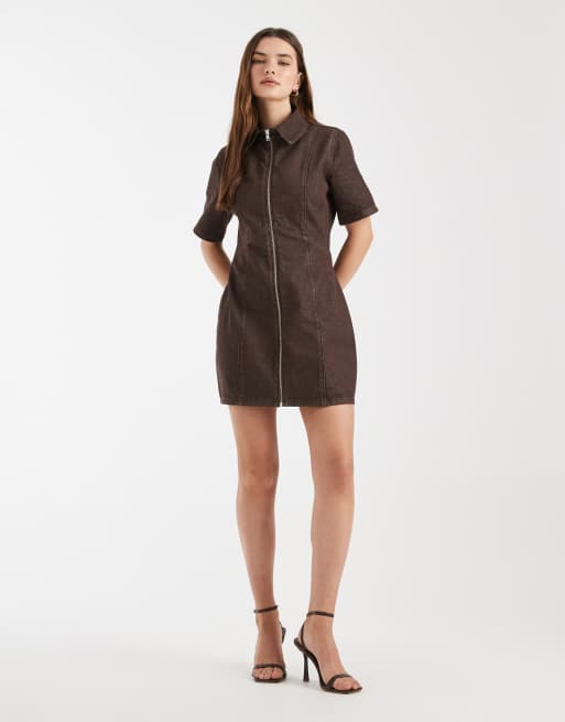 Vestido vaquero corto marrón con cremallera de ASOS DESIGN, 2 de 4