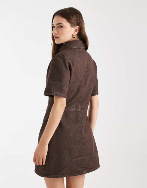 Vestido vaquero corto marrón con cremallera de ASOS DESIGN, 4 de 4