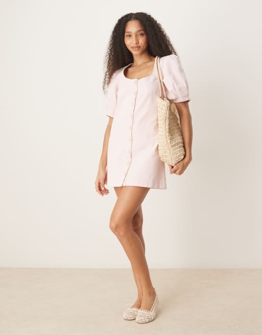 Vestido vaquero corto rosa pastel con mangas abullonadas y botones de ASOS DESIGN, 2 de 4