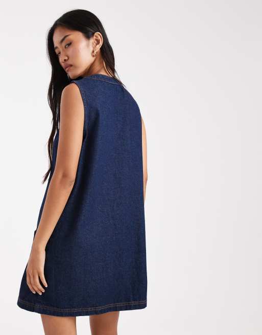 Vestido vaquero estilo pichi con bolsillos de parche de Miss Selfridge, 4 de 4