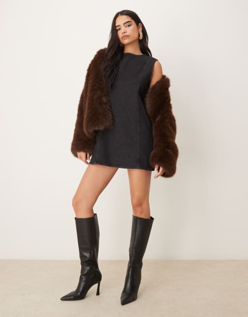 Vestido vaquero negro lavado de corte recto con costuras de ASOS DESIGN, 2 de 4