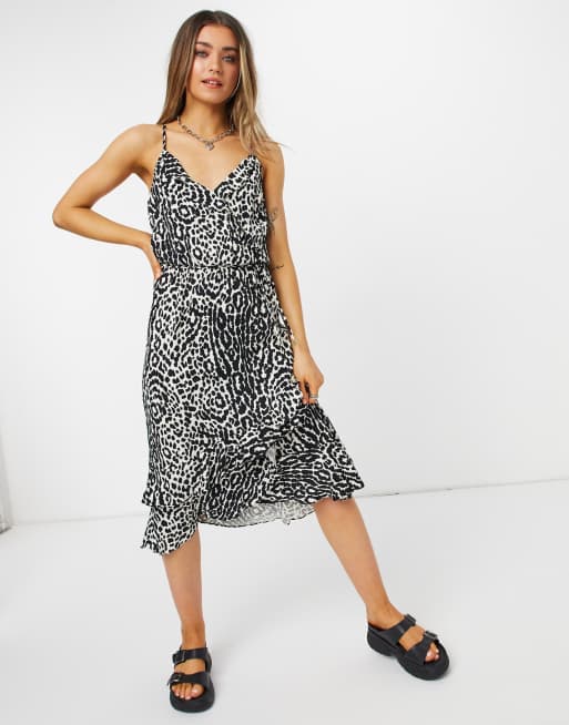 Vestido veraniego con tirantes finos y estampado animal de Oasis