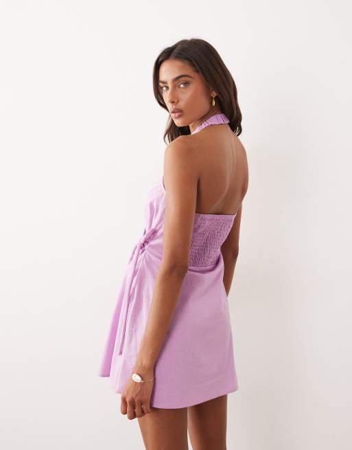 Vestido veraniego corto lila cruzado con cuello halter de algodón y lino de ASOS DESIGN, 3 de 4