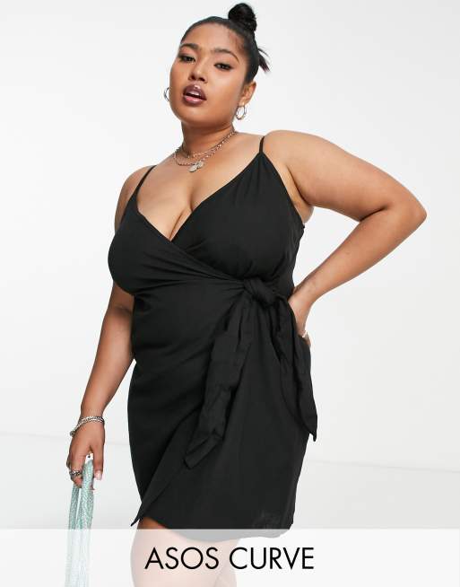 Vestido veraniego corto negro de tirantes con diseño cruzado y lazada en el lateral de lino de ASOS DESIGN Curve 