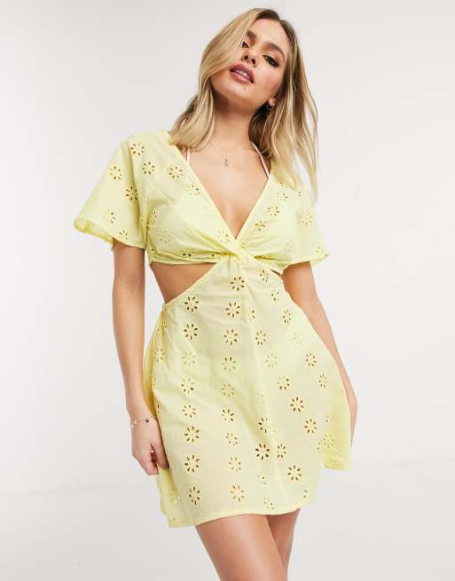 Vestido veraniego de playa corto con parte delantera girada y bordados en amarillo  pastel de ASOS DESIGN | ASOS