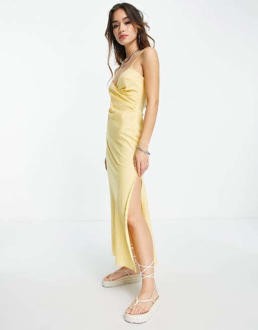 Vestido veraniego midi color limón de tirantes fruncido con abertura lateral de lino de ASOS DESIGN