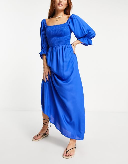 Vestido veraniego playero largo azul cobalto con mangas abullonadas y corpiño fruncido exclusivo de Esmée 