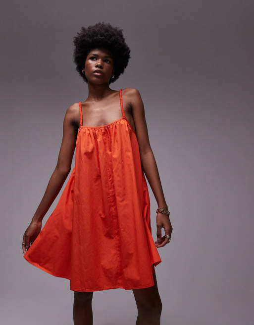 Vestido veraniego rojo con vuelo, detalles elásticos y escote cuadrado de Topshop