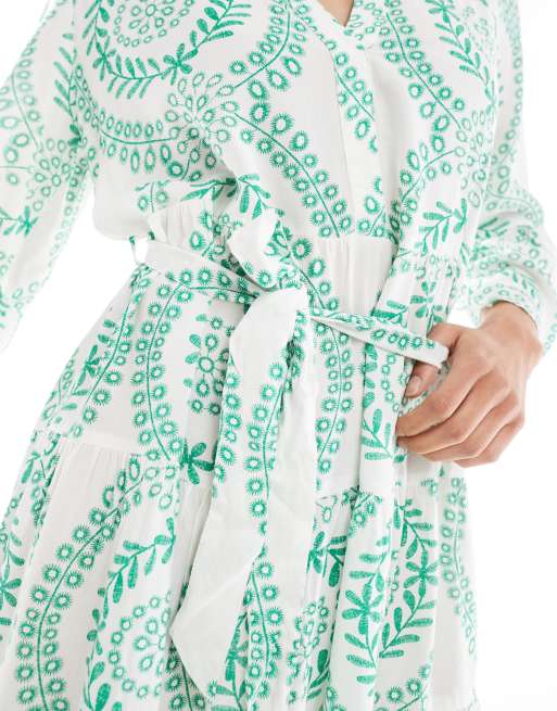 Vestido verde con estampado de mosaico floral, mangas acampanadas y cinturón de Vero Moda, 3 de 4