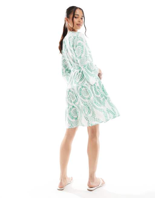 Vestido verde con estampado de mosaico floral, mangas acampanadas y cinturón de Vero Moda, 4 de 4