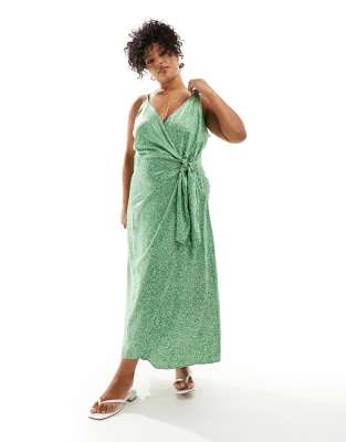 Vestido verde cruzado de tirantes con estampado de leopardo pequeño de ...